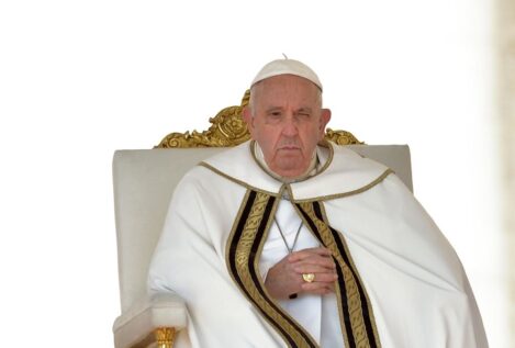 El Papa cumple una semana hospitalizado: pasa buena noche, se ha levantado y ha desayunado