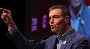 Sánchez insiste en su discurso contra Ayuso, la «ultraderecha» y los «pseudomedios»