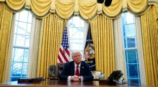 Trump asegura que impondrá aranceles del 25% a los automóviles desde abril