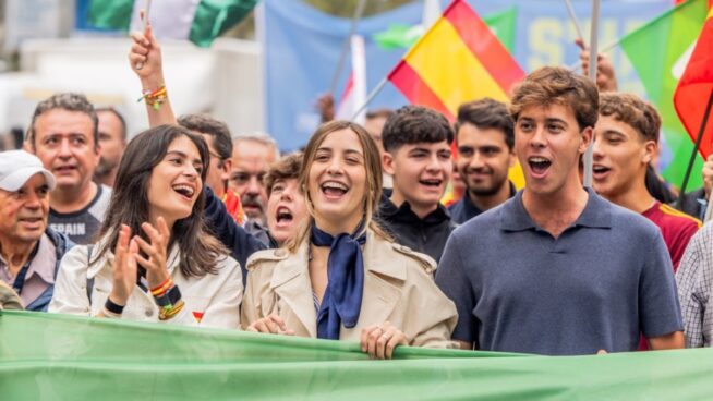 Alarma en el PSC: Vox le roba votos en el cinturón rojo de Barcelona y en Tarragona