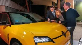 Mañueco exige a Sánchez un acuerdo para reactivar el sector del automóvil