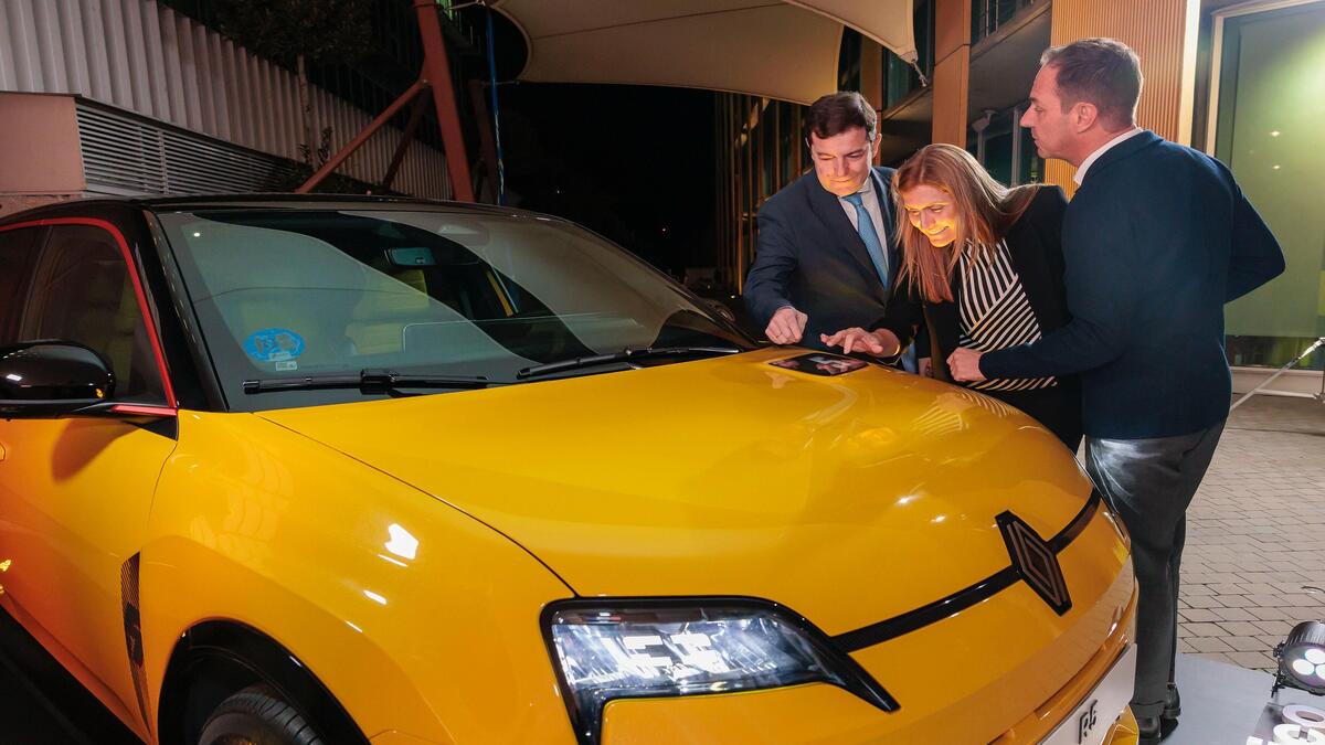 Mañueco exige a Sánchez un acuerdo para reactivar el sector del automóvil