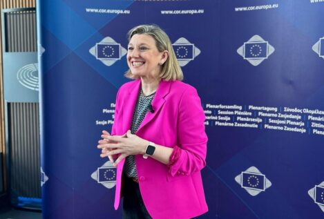 La vicepresidenta de la Junta destaca en Bruselas la urgencia de consolidar el sector del automóvil