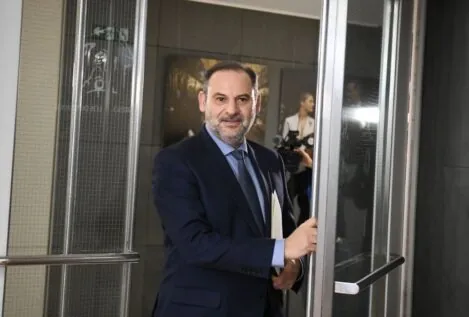 Ábalos denuncia en comisaría el uso de su imagen por parte de una web de prostitución
