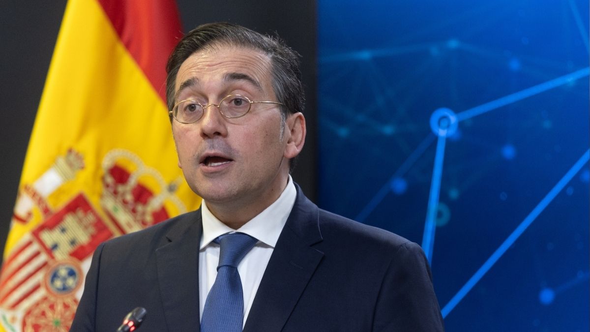 Albares carga contra Feijóo por pedir verse con el Jemad y ve un intento de «politizar» al Ejército