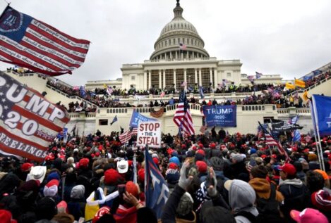 El FBI entrega al Gobierno los nombres de los que investigaron el asalto al Capitolio