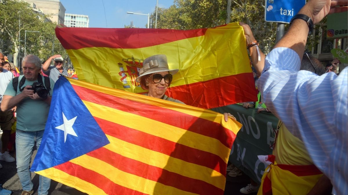 El 57% de los catalanes prefiere a Cataluña en España que independiente, según un sondeo