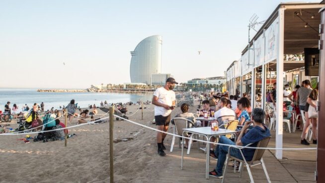 El fuerte aumento del absentismo laboral amenaza el ‘boom’ del turismo en España