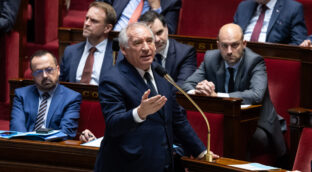 El Parlamento francés tumba una nueva moción de censura contra el primer ministro