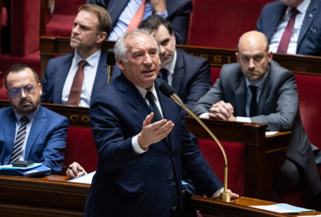 El Parlamento francés tumba una nueva moción de censura contra el primer ministro