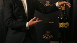 Aparecen las dos botellas de Rioja extraviadas y firmadas por premiados en la gala de los Goya