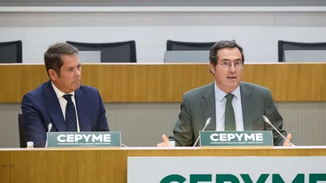 CEOE y Cepyme ven con «preocupación» el decreto de vivienda por Irán: «Presión política»