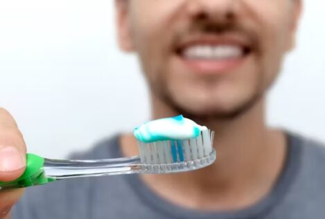 ¿Qué microbios esconden nuestros cepillos de dientes?