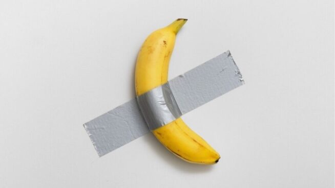 Arte subastado en 2024: desde la primera obra hecha por IA hasta el plátano pegado a la pared
