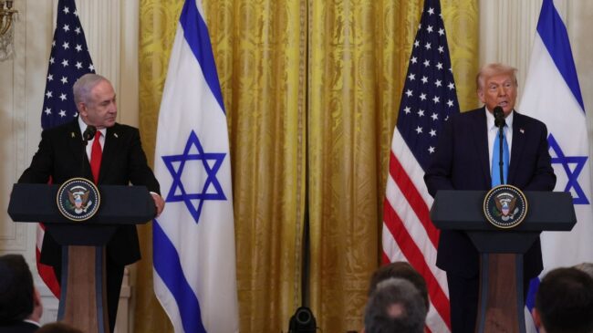 Trump asegura que EEUU «se hará cargo» de Gaza y baraja enviar tropas estadounidenses