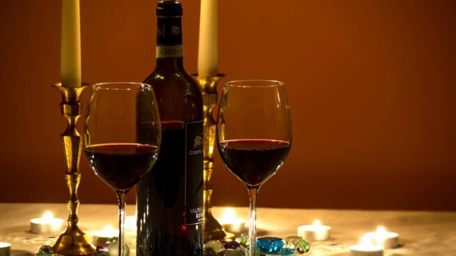 ¿Importa en qué copa se bebe el vino?: una consideración sobre la etiqueta