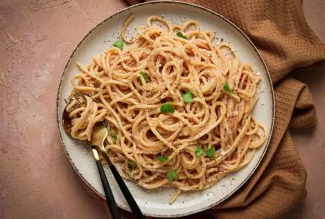 Espaguetis con ajo y aceite: el plato estrella en Italia que te puedes llevar para comer a la oficina