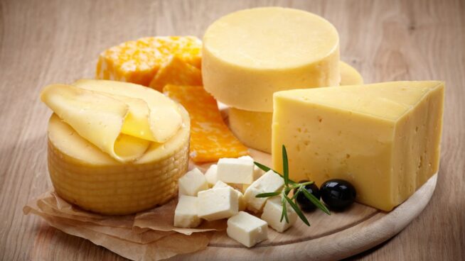 Ni papel de aluminio, ni papel transparente: esta es la mejor forma de conservar el queso