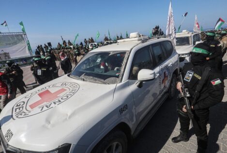 Hamás libera a tres rehenes israelíes en el sexto intercambio durante el alto el fuego en Gaza