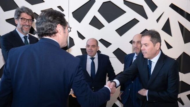 Los gestores administrativos se ponen del lado de Cuerva y Garamendi da la 'espantá' a un acto