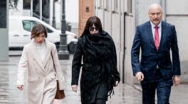 Jésica cambia de look para declarar en el Tribunal Supremo: pelo negro y gafas de sol