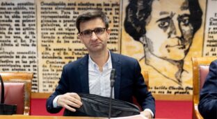 Los tres consejos de informativos de RTVE se unen para denunciar los ataques de la dirección