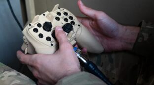 El ejército ruso adora los mandos de la PlayStation pero EEUU tiene algo mejor