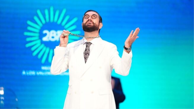 Manu Sánchez pide «cuidar y mimar la sanidad pública» al recibir la Medalla de Andalucía