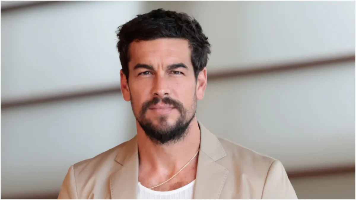 El lado personal de Mario Casas: su infancia en Cataluña, sus novias y sus cuatro hermanos