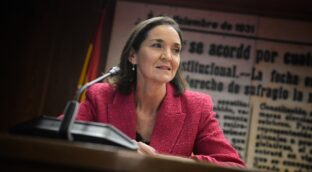 Maroto sigue a su jefe de Gabinete: calla en el Senado y culpa al PP de judicializar el caso