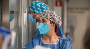 Cuatro comunidades ocultan al juez a qué empresas compraron mascarillas en pandemia