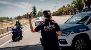 Los Mossos controlarán desde septiembre los puertos y aeropuertos de Cataluña