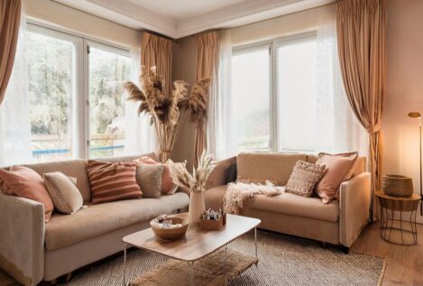La nueva tendencia que llega a los salones de casa y cumple la misma función que las cortinas
