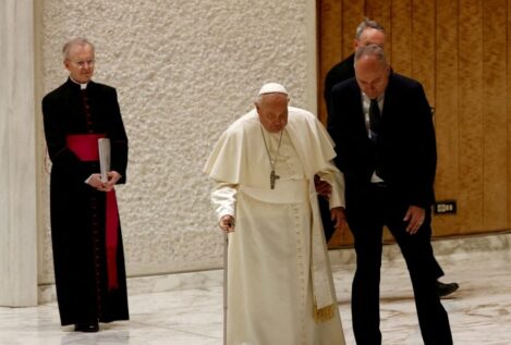 El Papa presenta un cuadro clínico complejo y continuará hospitalizado debido a su bronquitis