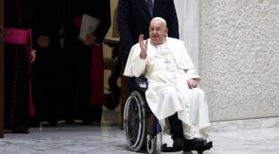 El papa Francisco, ingresado en el hospital por su bronquitis