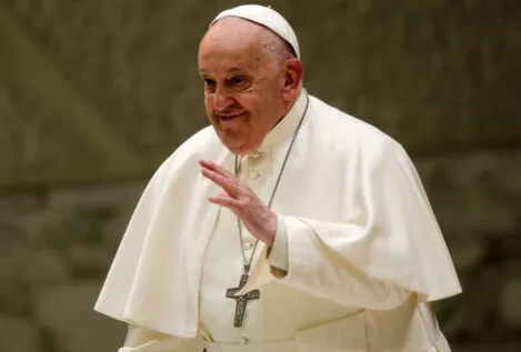 El papa Francisco continúa mejorando aunque el cuadro clínico sigue siendo «complejo»