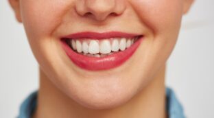 Según el odontólogo Carlos Turégano estos son los 'tips' para mantener una boca saludable