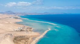 La única playa del mundo con dos orillas está en España y presume de aguas cristalinas