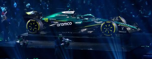 Un Ferrari novedoso, un Sainz ilusionado y Alonso con «el coche más bonito de la noche»