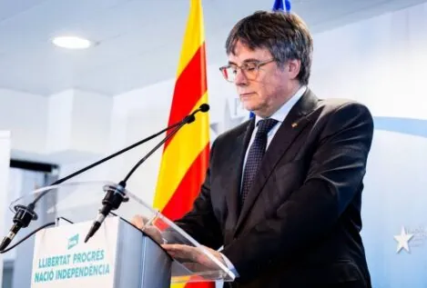 Puigdemont y Sánchez pactan contra la Constitución