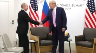 El Kremlin guarda silencio sobre las conversaciones en curso entre Trump y Putin