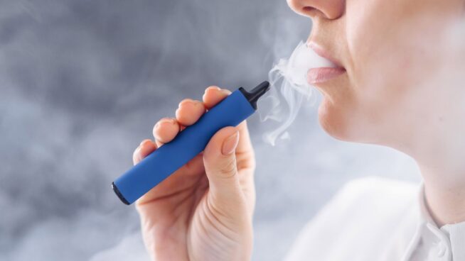 Nueve de cada diez fumadores deja el tabaco o reduce su consumo por el vapeo, según un estudio
