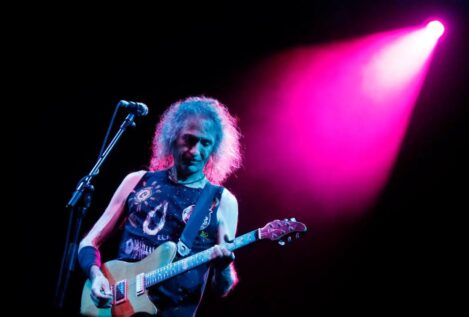 Leiva anuncia el lanzamiento de una canción con Robe Iniesta, líder de Extremoduro