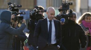 Luis Rubiales: «Le pregunté '¿puedo darte un besito?' y me dijo que vale»
