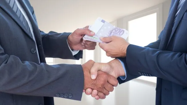 El Tribunal Supremo lo confirma: no te pueden pagar menos que el convenio de tu sector aunque tu empresa quiera