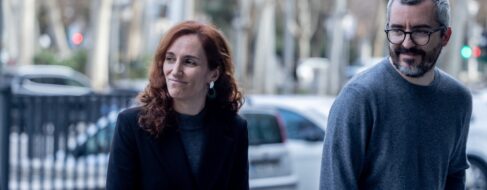 Sanidad dice que los hombres se suicidan y se drogan más «por la masculinidad»