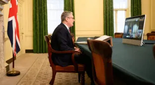 El apoyo europeo a Ucrania entra en su «fase operativa» sin unidad sobre mandar tropas