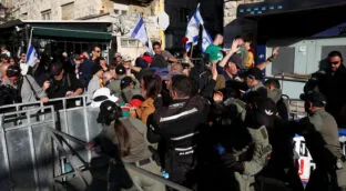 Enfrentamientos entre manifestantes y policía frente a la casa de Netanyahu en Jerusalén