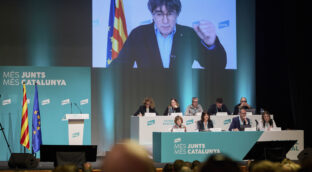 Puigdemont reprocha a Illa que tranquilice al Estado en Madrid mientras Cataluña «colapsa»