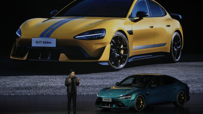 Xiaomi muestra en el Mobile de Barcelona el coche que trae de cabeza a Porsche